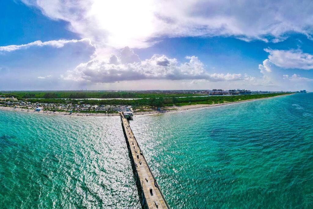 Home With A Pool Close To Beach And Fll Airport Pool Heated October- March Fort Lauderdale Buitenkant foto