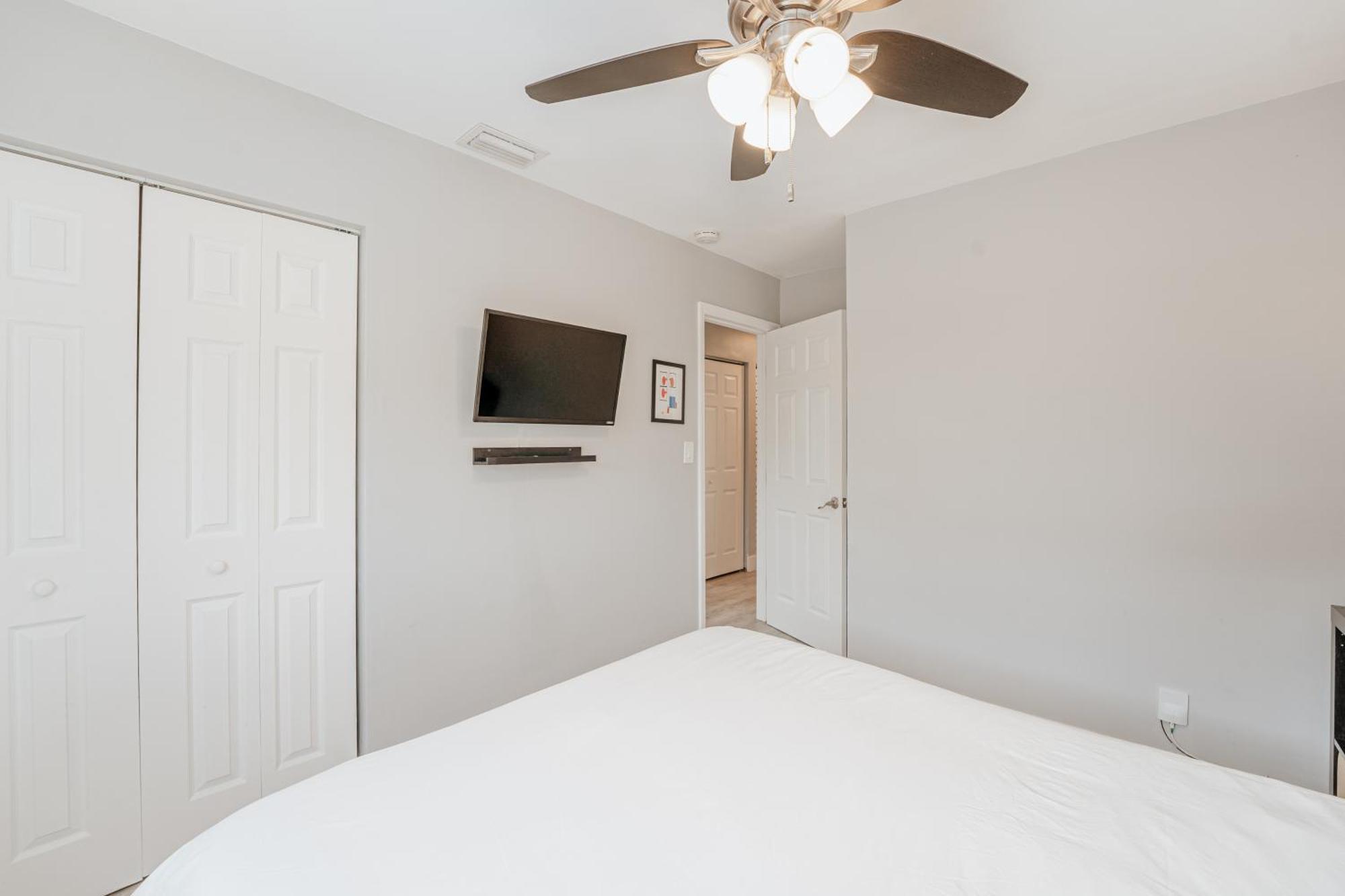 Home With A Pool Close To Beach And Fll Airport Pool Heated October- March Fort Lauderdale Buitenkant foto
