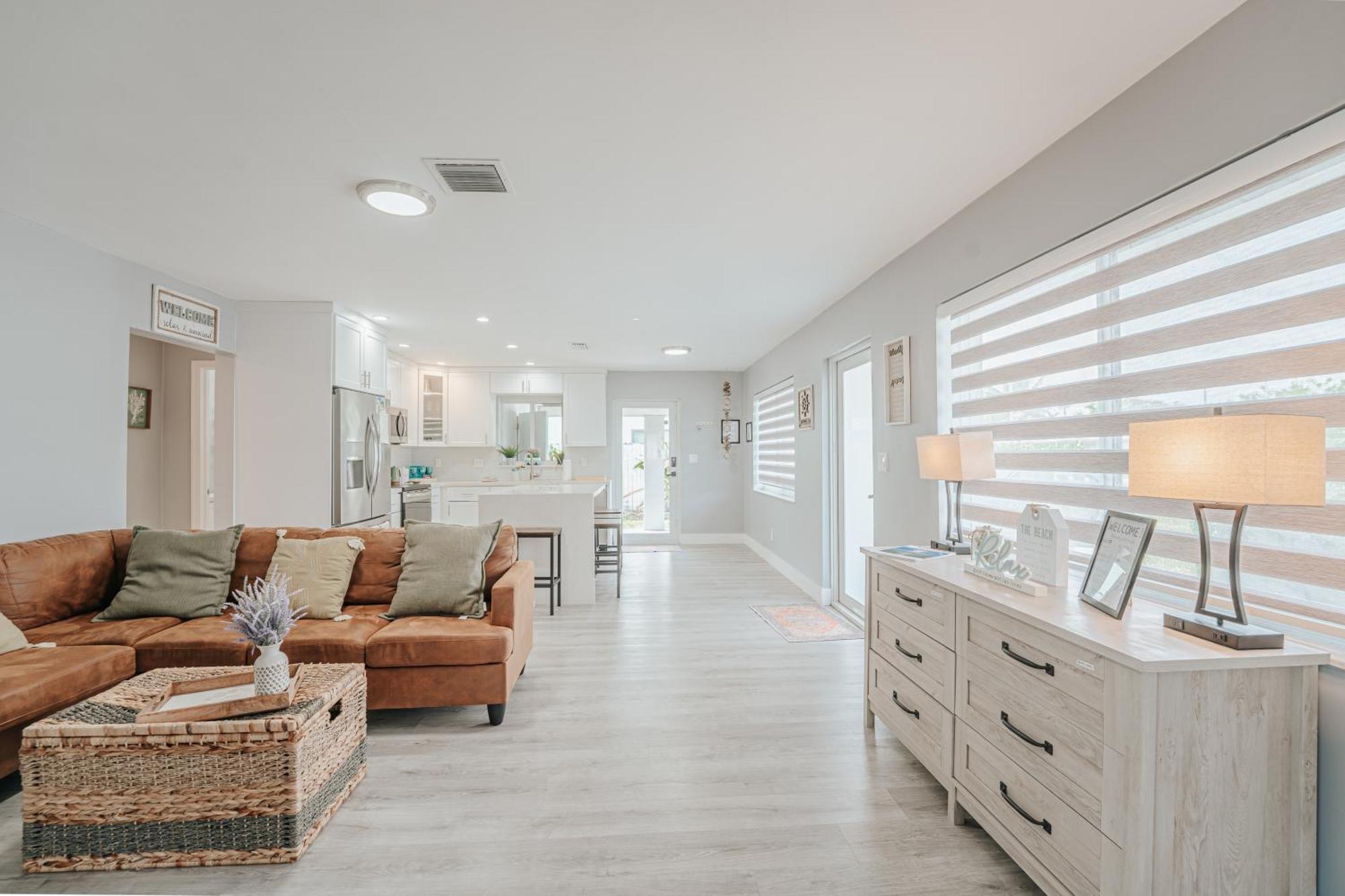Home With A Pool Close To Beach And Fll Airport Pool Heated October- March Fort Lauderdale Buitenkant foto