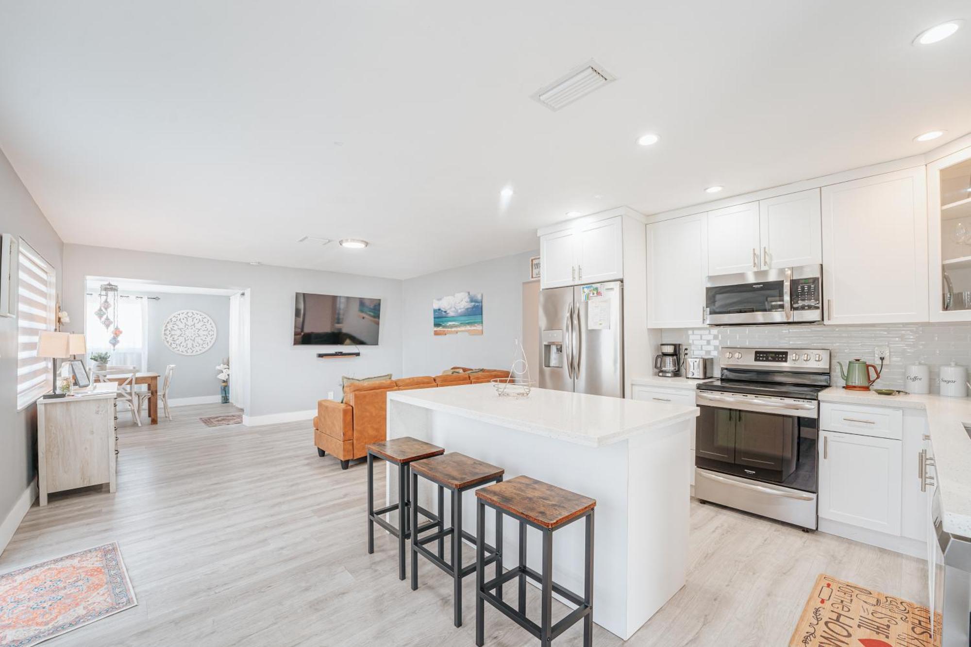 Home With A Pool Close To Beach And Fll Airport Pool Heated October- March Fort Lauderdale Buitenkant foto