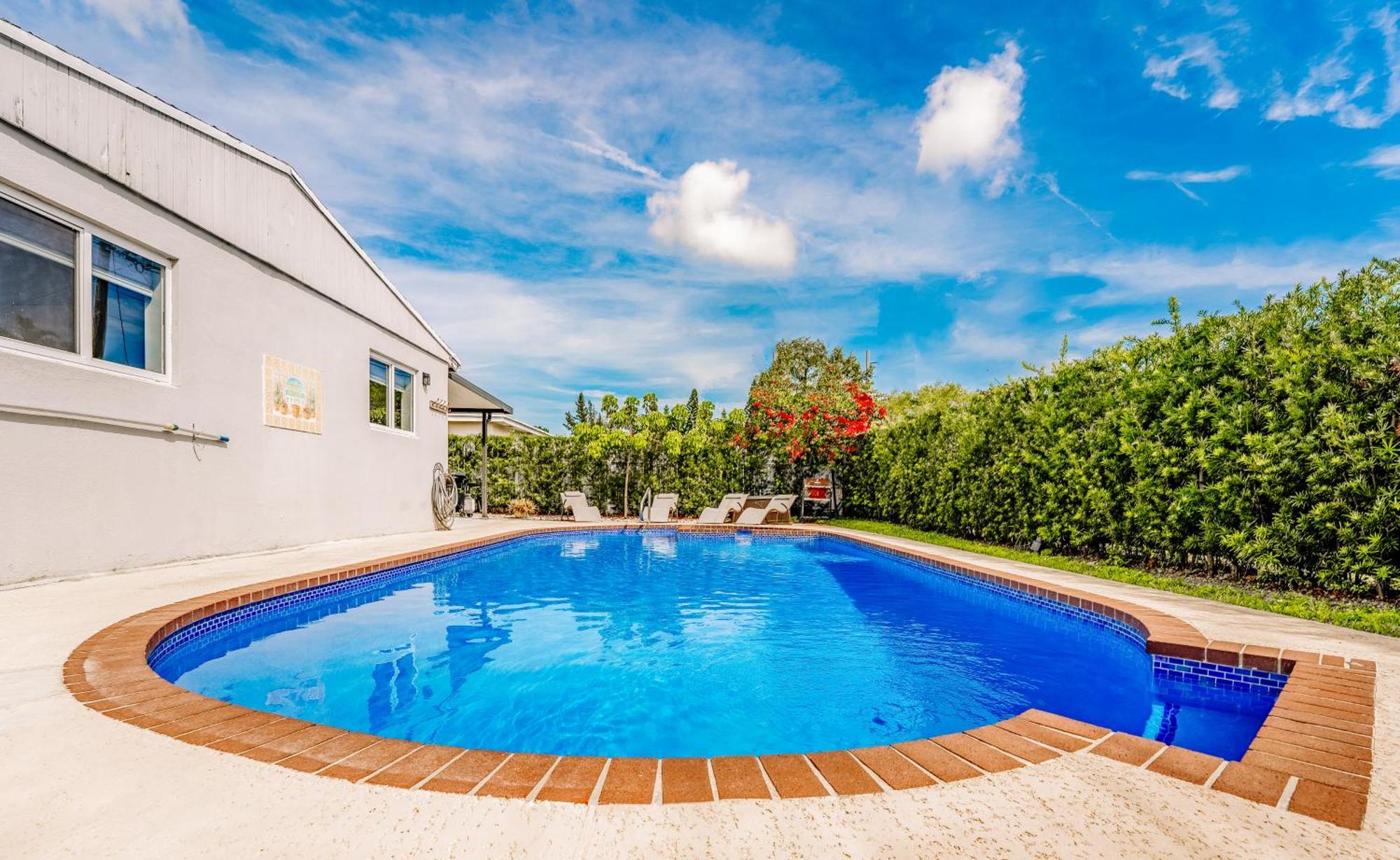 Home With A Pool Close To Beach And Fll Airport Pool Heated October- March Fort Lauderdale Buitenkant foto