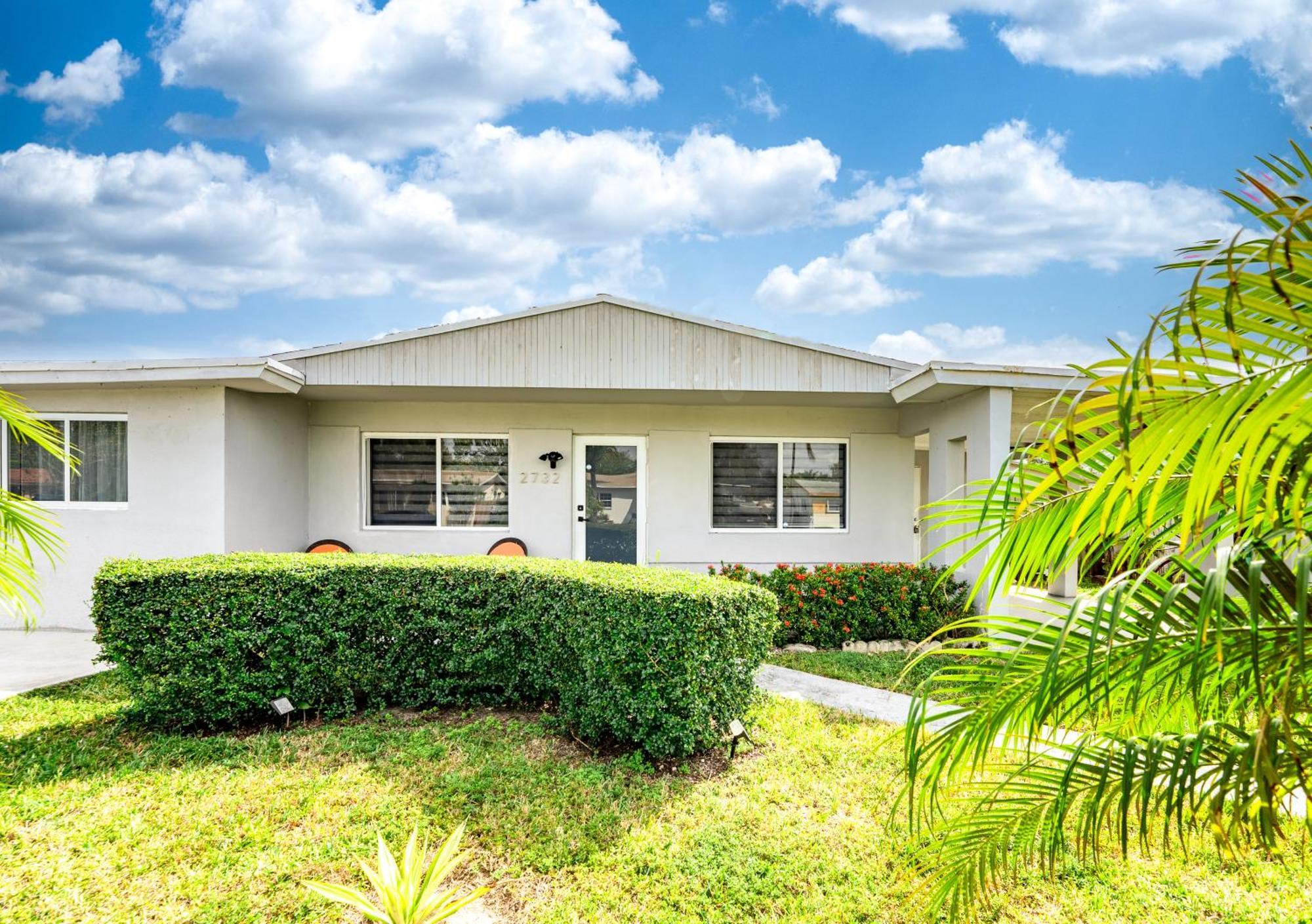 Home With A Pool Close To Beach And Fll Airport Pool Heated October- March Fort Lauderdale Buitenkant foto